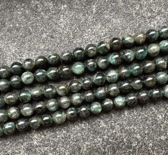 Zaļā kianīta aproce (rets) (6 mm)